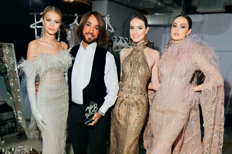 بمشاركة 65 دولة .. وبإسم مصر هاني البحيري يشارك في ديفليه قمة بريكس للموضة العالمية ب30 تصميما جديدا.. فيديو وصور. مصمم الأزياء المصري العالمي هاني