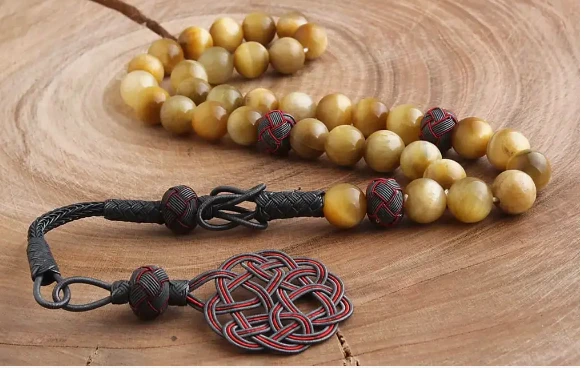 ما هو تفسير السبحه في المنام لابن سيرين؟ السبحة في المنام، تعتبر رؤية السبحة في المنام من الرؤى الجيدة فالسبحة عبارة عن أداة تستخدم في التسبيح وذكر