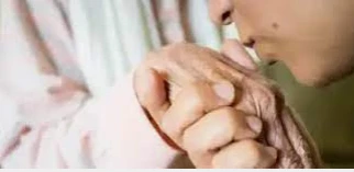 تأويلات ابن سيرين لرؤية تقبيل الميت في المنام تأويلات ابن سيرين لرؤية تقبيل الميت في المنام تدل على انفراج الهموم والكرب ويجدر بالذكر أن التفسير ليس