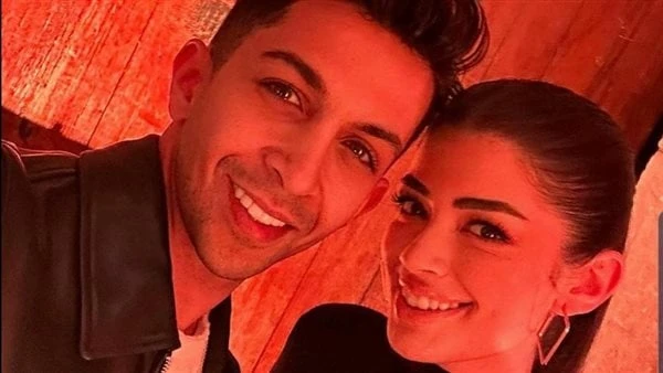 رشاقة ملحوظة.. ليلى أحمد زاهر تستعرض جمالها نشرت الفنانة ليلى أحمد زاهر، صورا جديدة لها رفقة خطيبها عبر حسابها الشخصي على موقع التواصل الاجتماعي