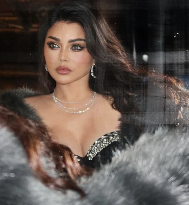 هيفاء وهبي تشوق الجمهور لأجمل حفلاتها المقبلة افاق عربية - شوقت النجمة اللبنانية هيفاء وهبي جمهورها لحفلاتها الفنية المقبلة، ورفعت منسوب الحماس لدى