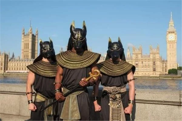 صور- بملابس فرعونية شركة بريطانية تروج للسياحة المصرية في لندن متفرقات شاهد المقال التالي من صحافة مصر عن صور بملابس فرعونية شركة بريطانية تروج