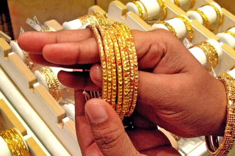 إيه اللي بيحصل في أسعار الذهب؟.. سعر جرام الذهب عيار 21 سعر الذهب اليوم في مصر 15 يوليو 2024 لم يشهد سعر جرام الذهب عيار 21 أي تحركات جديدة اليوم، بعد الانخفاض الذي سجله خلال تعامل