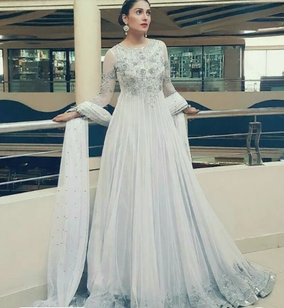 تعرف على تفسير لبس فستان الزفاف وخلعه في المنام للمتزوجة لابن سيرين لبس فستان الزفاف في المنام للمتزوجة، هل رؤية فستان الزفاف للمتزوجة تبشر بالخير أم