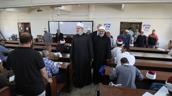 بدء فعاليات الاختبارات التحريرية للمتقدمين لمسابقة بعثات الأزهر إلى دول العالم.. صوربدأت اليوم الاختبارات التحريرية للمتقدمين لمسابقة الابتعاث