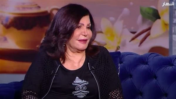 طلقتنى ليه.. نجوى فؤاد ولطفى لبيب يثيران الجدل.. اعرف القصة أثارت الفنانة نجوى فؤاد حالة من الجدل الواسع بعد لقائها بالفنان لطفى لبيب حيث تداول مقطع