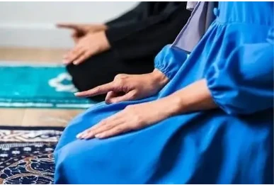 تعرف على تفسير الصلاة في المنام للعزباء لابن سيرين تفسير رؤية الصلاة في المنام للعزباء، ما هو معنى رؤية صلاة الفجر، الظهر، العصر، المغرب والعشاء في