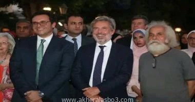 كتب - محمود الهندي افتتح الدكتور أحمد فؤاد هنو، وزير الثقافة، المعرض الفني في صحبة محمود سعيد، الذي يأتي بمناسبة مرور 60 عاما على رحيل الفنان الرائد محمود سعيد، وذلك بمجمع الفنون ق