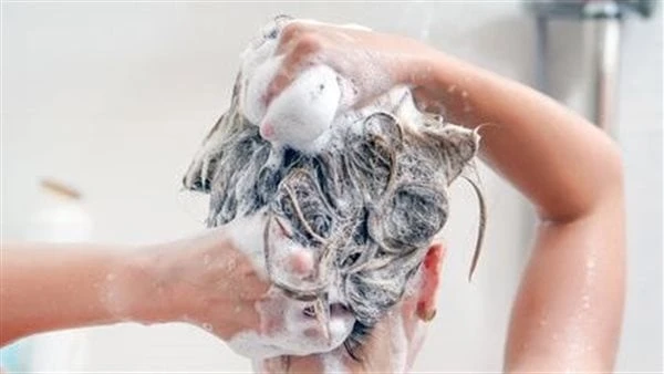 إمرأة تصفف شعرها ولا تغتسل من الجنابة فما حكم الشرع؟ ورد إلى دار الإفتاء المصرية، سؤال يقول (ما حكم ترك المرأة غسل شعرها بعد تصفيفه بصالون التجميل عند الاغتسال من الجنابة؟ حيث تذهب