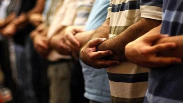 حكم صلاة المأموم حال التأخر عن الإمام بشكل مبالغ فيه.. الإفتاء توضحورد إلى دار الإفتاء، سؤال يقول صاحبه :ما حكم تأخر المأموم عن الإمام في حركات الصلاة بشكل مبالغ فيه؟وأجاب الشيخ مح