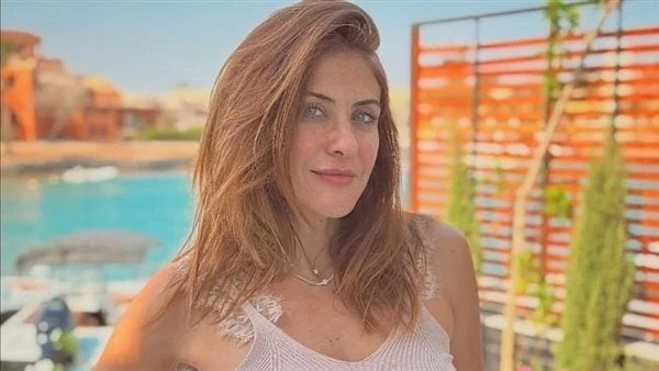 هيدي كرم تثير الجدل بفستان لافت والتاتو شاهد حرصت الفنانة هيدي كرم على مشاركة متابعيها عبر حسابها الرسمي على موقع التواصل الأجتماعي الأنستجرام، بصورا