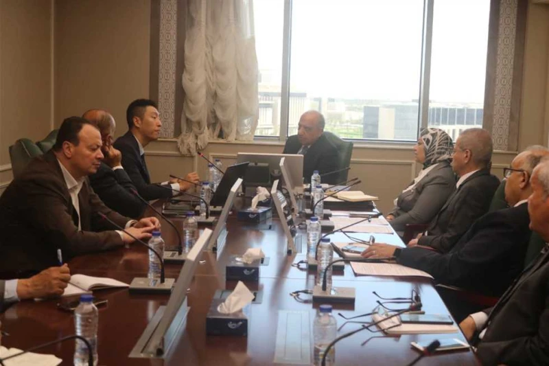 وزير الكهرباء يبحث مع مسؤولي ستيت جريد تطوير الشبكة القومية والتوسع في أنظمة تخزين الطاقة التقى الدكتور محمود عصمت وزير الكهرباء والطاقة المتجددة،