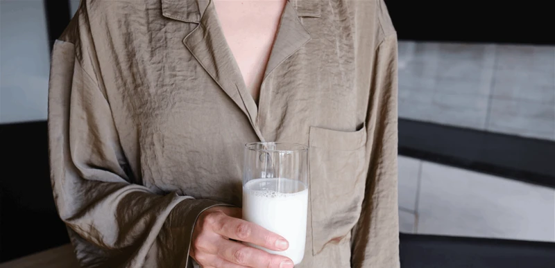 10 فوائد لشرب الحليب قبل النوم.. ما هي؟ صحة شاهد المقال التالي من صحافة لبنان عن 10 فوائد لشرب الحليب قبل النوم ما هي؟، كشفت دراسة شاملة نشرها موقع