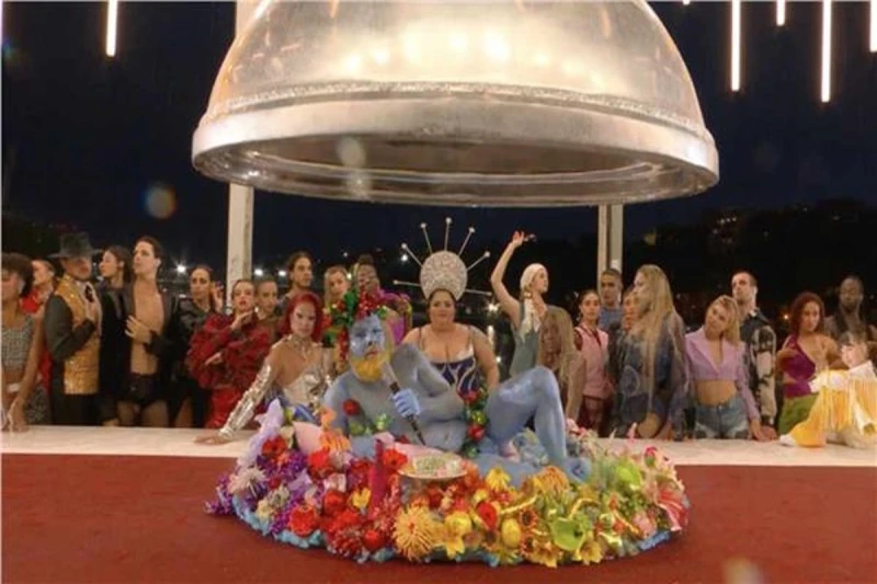 بعد حالة الغضب المثارة بشأن تمثيل لوحة العشاء الأخير أول تعليق من اللجنة المنظمة ل أولمبياد باريسالعشاء الأخير , أصدر منظمو دورة الألعاب الأولمبية في باريس اعتذارا رسميا يوم الأحد