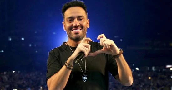 الفن - رامي جمال يروج لحفلته في مهرجان العلمين الجديدة 2 أغسطسأفاق عربية الفن نتحدث اليوم حول رامي جمال يروج لحفلته في مهرجان العلمين الجديدة 2 أغسطس