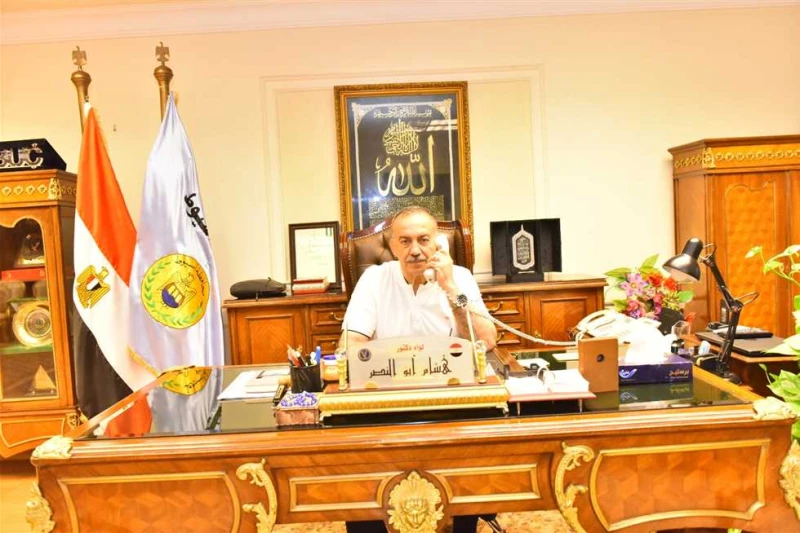 أوائل الثانوية الأزهرية 2024.. محافظ أسيوط يهنئ الطالبة الشفاء عبدالحارث الثالثة على الجمهورية أوائل الثانوية الأزهرية 2024 ، هنأ اللواء دكتور هشام