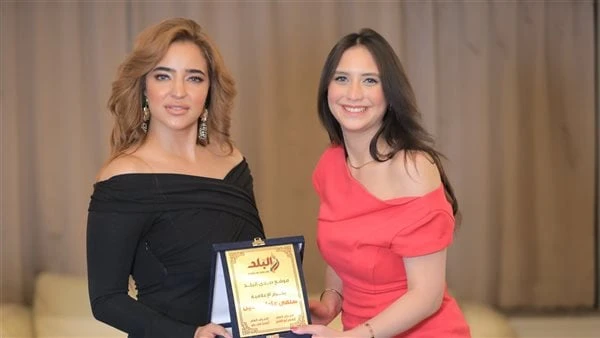 تامر حسني يوجه رسالة للإعلامية سلمي أحمد ويشيد بمذيعة افاق عربيةقدم الفنان تامر حسني الشكر للإعلامية ماهي مختار مذيعة صدي البلد قائلا : شكرا للمذيعة