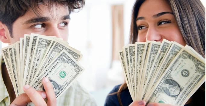 تعرف على تفسير حلم المال الكثير لابن سيرين تفسير حلم المال الكثير، إن رؤية المال من الرؤى التي تعد من أبواب الجدل والخلاف بين الفقهاء، ولا شك أن التفسير الذي قدمه المفسرون لا يلبي