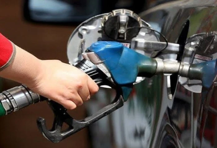 بعد ارتفاع أسعار البنزين، إليك أفضل 4 سيارات موفرة لاستهلاك الوقود ارتفاع أسعار البنزين، شهدت أسعار الوقود في مصر ارتفاعا جديدا اليوم الخميس، وذلك