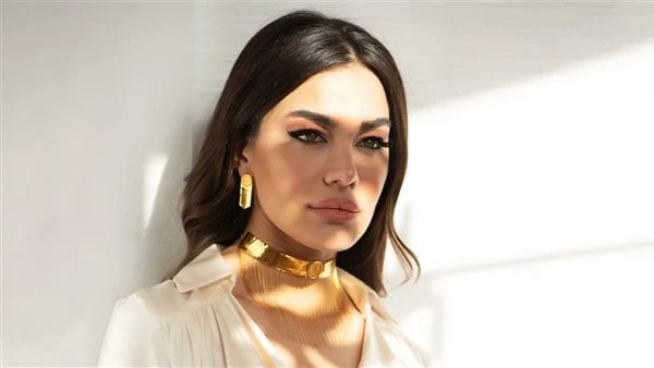 إذا كان لون الفستان أبيض.. ما هي الألوان المناسبة للإكسسوارات؟تحار بعض الفتيات فى إختيار الإكسسوارات المناسبة والمتماشية مع إطلالتها، لذلك نقدم إذا كان لون الفستان أبيض على سبيل ال