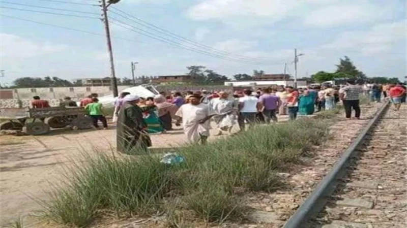 أثناء عبوره.. تصادم قطار بطفل على مزلقان المنوات في أبو النمرس سادت حالة من الزعر بين أهالي قرية طموة بأبو النمرس عقب مشاهدتهم لحادث تصادم قطار