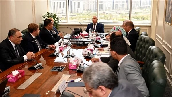 كامل الوزير: مشروع لإنتاج حمض الفوسفوريك باستثمارات 395 مليون دولار للمرحلة الأوليعقد الفريق مهندس كامل الوزير نائب رئيس مجلس الوزراء للتنمية الصناعية وزير الصناعة والنقل لقاء موسع