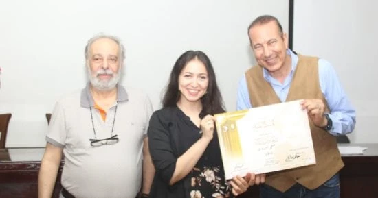 الفن - ياسر صادق وخالد عبد السلام يمنحان شهادات مشاركة لورشة الإلقاء بمهرجان المسرحأفاق عربية الفن نتحدث اليوم حول ياسر صادق وخالد عبد السلام يمنحان