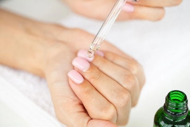 منها الجوجوبا.. 5 زيوت طبيعية تحافظ على قوة الأظافرتبحث الكثير من السيدات، عن طرق طبيعية للحفاظ على قوة الأظافر، لأنها هي أول شيء يتعرض للأذى من