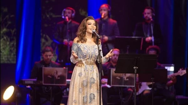 زين.. سميرة سعيد تروج لأحدث كليباتها الغنائية روجت الفنانة سميرة سعيد لأحدث كليباتها الغنائية بعنوان زين ، والذي تتعاون فيه مع الملحن عمرو مصطفي