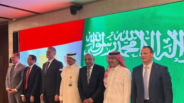 وزير الكهرباء: بدء تشغيل مشروع الربط مع السعودية مطلع الصيف المقبلقال الدكتور محمود عصمت وزير الكهرباء والطاقة المتجددة ان مشروع الربط الكهربائي بين