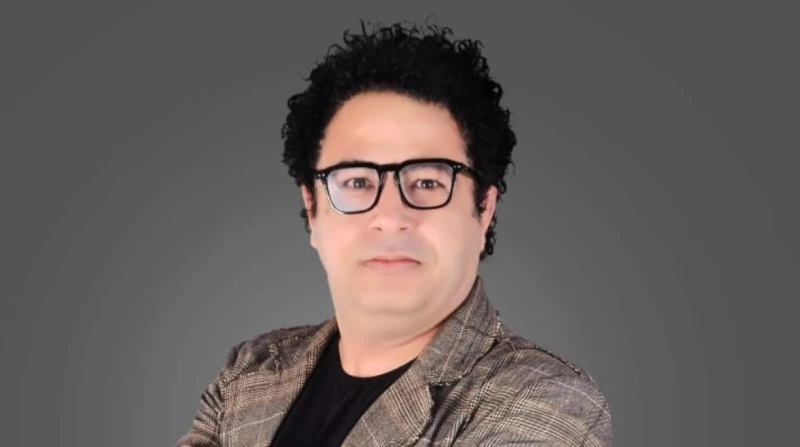 جوزيف المخطوف حاكم مصر والشام والقدس وبلاد الحرمين.. يبكي كطفل من المشاهد التاريخية التي مرت دون إمعان في جانبها الإنساني، حينما عثر علي بك الكبير على والده، بعد عقود من الفراق الج