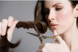 ما هو تفسير قص الشعر الطويل في المنام لابن سيرين؟ ما هو تفسير قص الشعر الطويل في المنام لابن سيرين؟، يشعر الإنسان بالتغيير إذا قام بقص شعره في الحلم