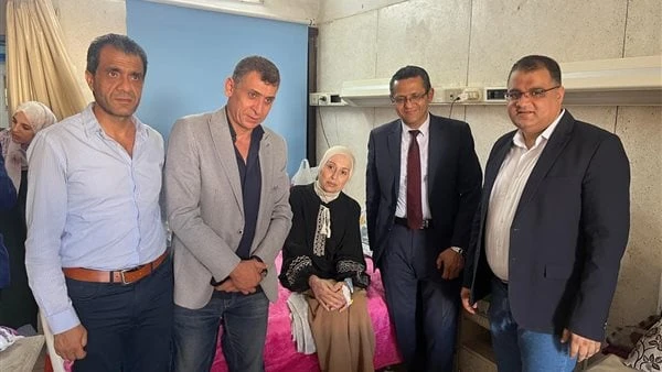 وفد نقابة الصحفيين يزور الزميلة الجريحة رولا الدرةزار وفد من نقابة الصحفيين المصريين برئاسة النقيب خالد البلشي، ولجنة نقابة الصحفيين الفلسطينيين في