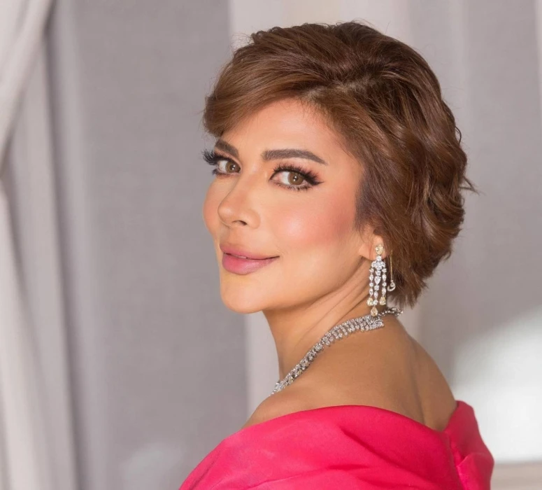 بأسلوب طريف.. أصالة نصري ترد على ملحن افاق عربية - علقت الفنانة السورية أصالة نصري بطريقة طريفة، على منشور شاركه عازف الكمان والموسيقار محمود سرور عبر حسابه على منصة إكس، تضمن صورة