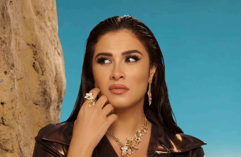 ياسمين عبد العزيز الى خشبة المسرح مع نجم ونحب تاني ليه تعود الممثلة المصرية ياسمين عبد العزيز إلى نشاطها الفني، إذ تستعد لتقديم مسرحية جديدة يشاركها