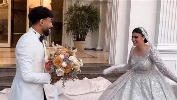 فستان أميرات.. زوجة مروان عطية تشعل السوشيال ميديا قبل الزفاف شاهدتداول مستخدمو الفيسبوك صور الفيرست لوك للاعب الكرة مروان عطية وزوجته قبل حفل