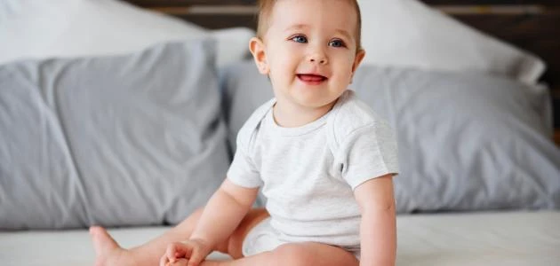 في أي شهر يجلس الطفل.. متى نقول ان الطفل تاخر في الجلوس؟من خلال التعرف على إجابة السؤال القائل في أي شهر يجلس الطفل، يمكننا الإشارة إلى أن حركات