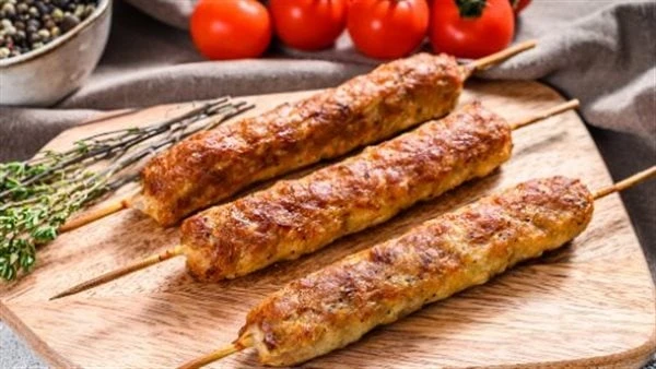 كفتة الحاتي.. اصنعيها في دقائق دون الحاجة إلى فرن بهذه المكونات كفتة الحاتي هي إحدى الأطباق الشعبية والشهيرة في المطبخ المصري، إليك طريقة إعداد كفتة