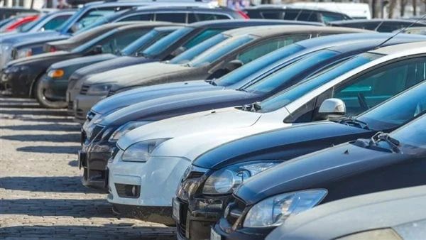 شعبة السيارات تطالب بحل مشكلة نقل المعارض خارج الكتلة السكنيةتقدم اللواء نور الدين محمد درويش، رئيس شعبة وكلاء وموزعي وتجار السيارات بالغرفة التجارية بالقاهرة، بخطاب عاجل إلى أحمد 