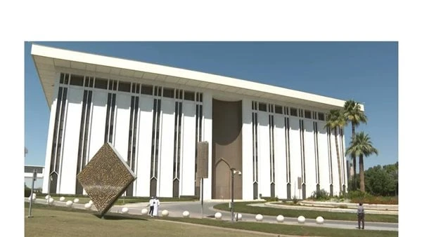 البنك المركزي: تحويلات المصريين بالخارج تقفز 73.8 خلال مايو الماضي أعلن البنك المركزي المصري زيادة في تحويلات المصريين العاملين بالخارج خلال شهر مايو