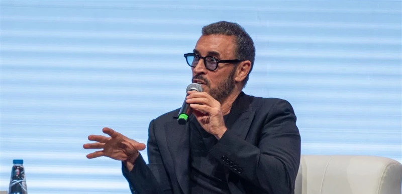 فنون ومشاهير: فيديو طريف لكاظم الساهر.. شاكس طفلة في مهرجان العلمين ورقص الدبكة على المسرح شاهد المقال التالي من صحافة لبنان عن فيديو طريف لكاظم