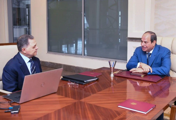 الرئيس السيسي يجتمع مع وزير الداخلية اجتمع الرئيس عبدالفتاح السيسي اليوم، مع اللواء محمود توفيق وزير الداخلية، حسب بيان لرئاسة افاق عربيةية. الرئيس