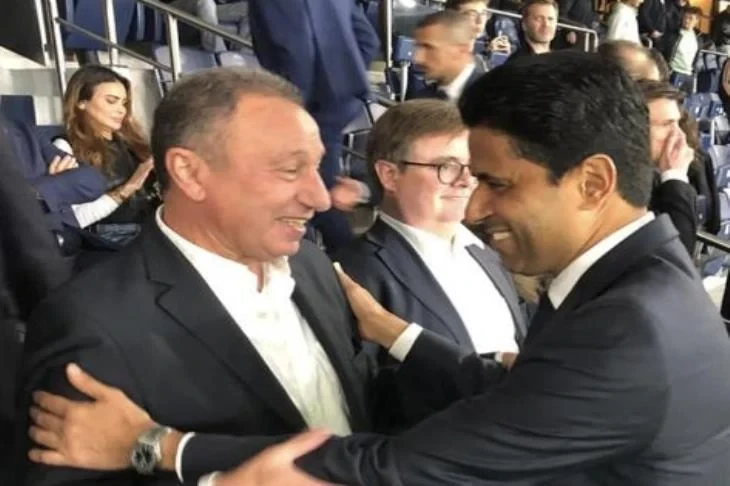 محمود الخطيب يحضر اجتماع رابطة الأندية الأوروبية جريدة افاق عربية وجه ناصر الخليفي رئيس نادي باريس سان جيرمان ورئيس رابطة الأندية الأوروبية الدعوة