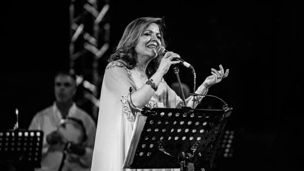 ليلى حجيج تتألق في مهرجان الحمامات الدوليأضاءت الفنانة التونسية ليلى حجيج المسرح في العرض الثالث عشر ضمن مهرجان الحمامات الدولي، بعرض نجمات في الكون وأطربت الجمهور بصوتها الشجي.بمص