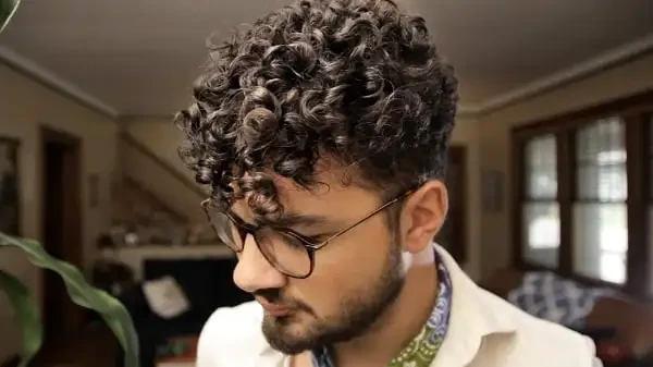 أجمل أشكال قصات شعر كيرلي طويل للرجال 2025هناك الكثير من قصات الشعر المميزة والمختلفة في العصر الحالي فقد صارت هناك موضة الشعر الكيرلي حيث نالت إعجاب العديد من الناس كما أن ذلك الن