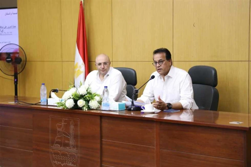 منها التوجيه ب406 إجراء تصحيحي.. وزير الصحة يستعرض نتائج حملة المرور الميداني بمحافظات الصعيد استعرض الدكتور خالد عبدالغفار نائب رئيس مجلس الوزراء