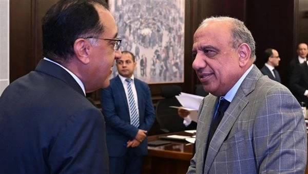 الحكومة تستعرض قدرات وخطط منظومة الشبكة القومية لتوليد الكهرباء بمختلف أنواع الطاقة عرض المهندس محمود عصمت، وزير الكهرباء والطاقة المتجددة، خلال