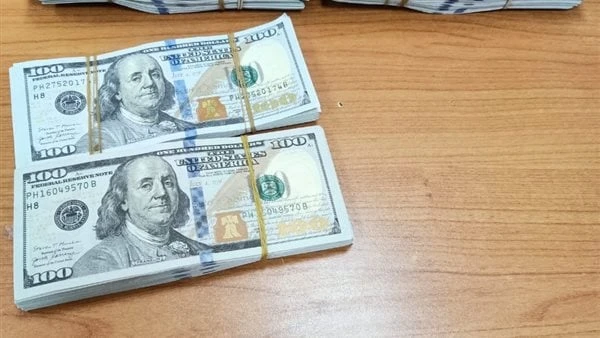 ضبط لبنانية في مطار شرم الشيخ حاولت تهريب دولارات مزورة .. صورتمكن رجال الإدارة الأولى بجمارك مطار شرم الشيخ برئاسة الأستاذ محمد يوسف عبد النبي مدير