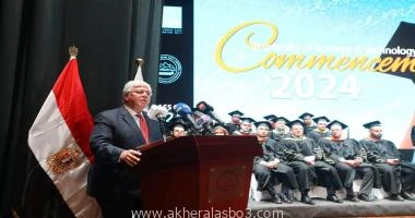 وزير التعليم العالي ومحافظ الجيزة يشهدان حفل تخرج طلاب جامعة العلوم والتكنولوجيا بمدينة زويل كتب - محمود الهندي شهد الدكتور أيمن عاشور وزير التعليم العالي والبحث العلمي، حفل تخرج ا