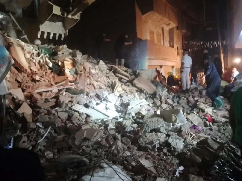 بالصور عقار المحلة المنكوب جيران العمر تحت التراب بعد ارتفاع عدد الضحايا البحث عن أسرة كاملةعقار المحلة المنكوب جيران العمر تحت التراب بعد ارتفاع عدد